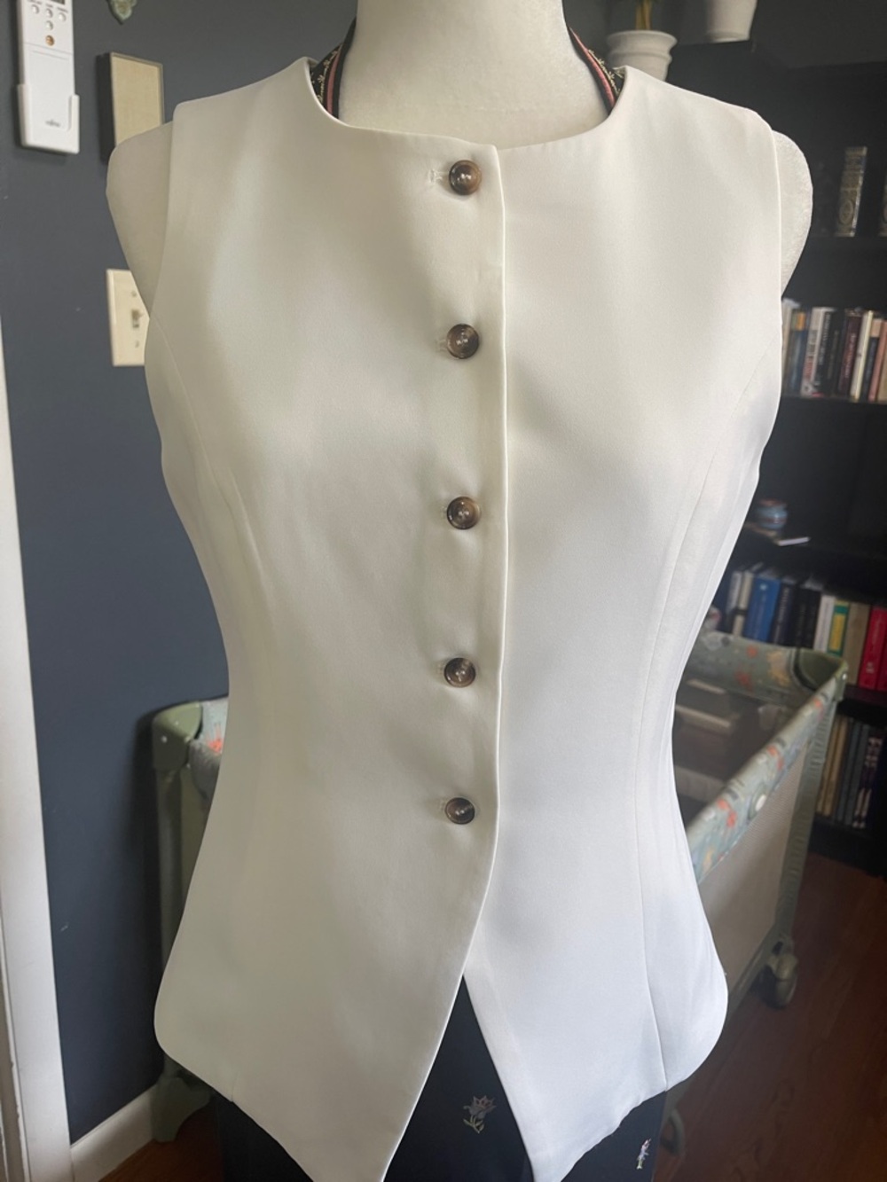 KIRUNDO White Sleeveless Tailored Vest